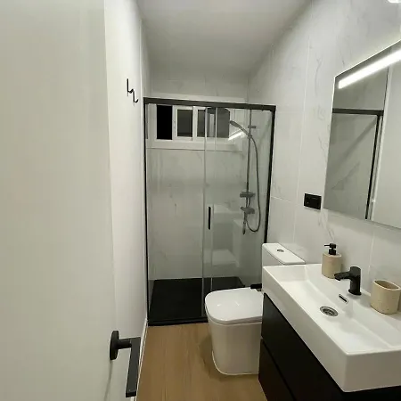 아파트 Cozy And Centrally Located *